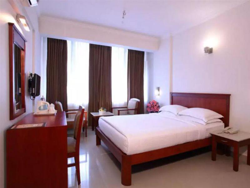 Pooram International Hotel Thrissur Bagian luar foto