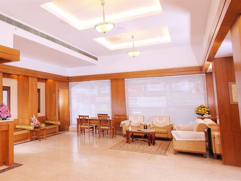 Pooram International Hotel Thrissur Bagian luar foto