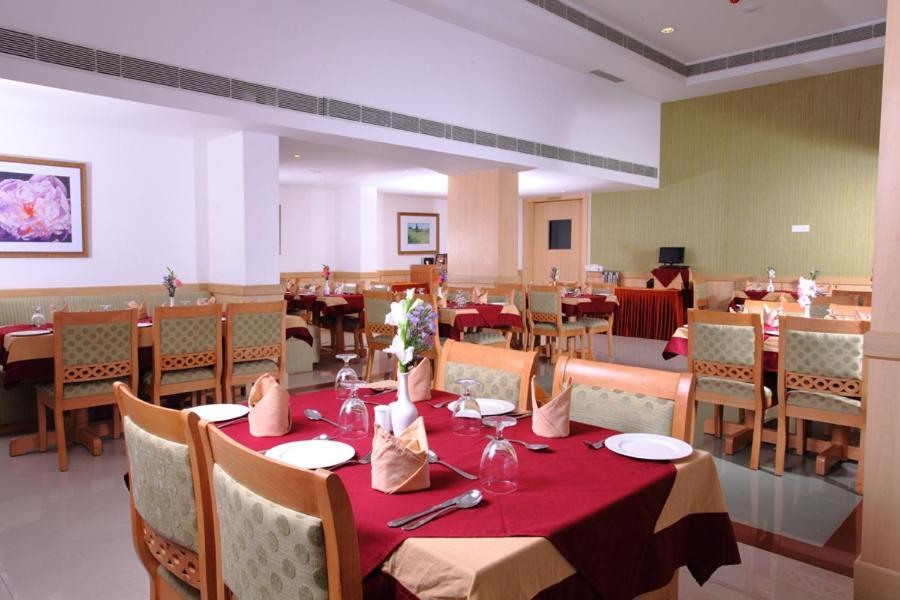 Pooram International Hotel Thrissur Bagian luar foto