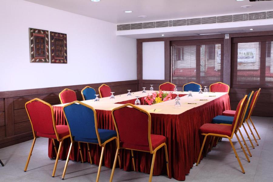 Pooram International Hotel Thrissur Bagian luar foto