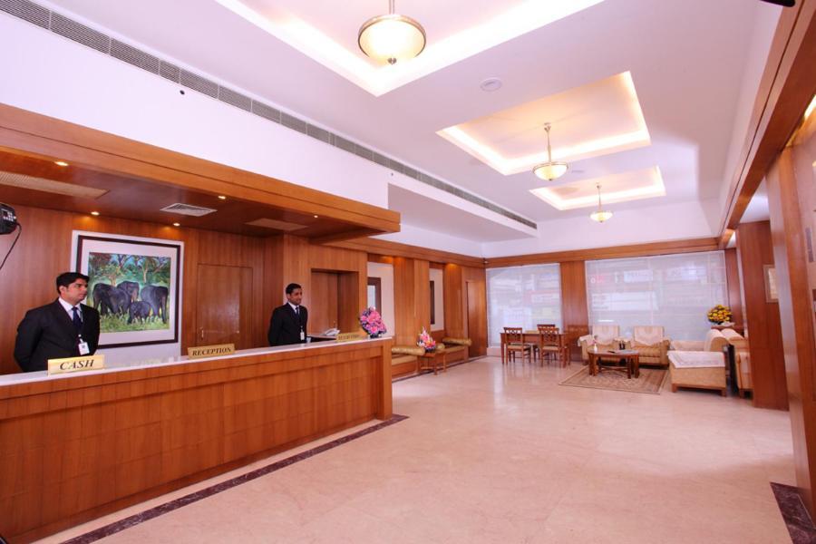 Pooram International Hotel Thrissur Bagian luar foto