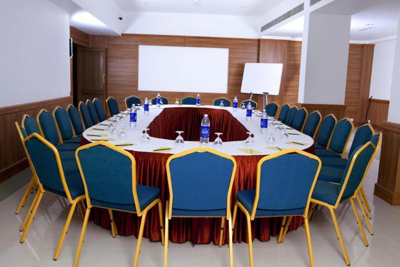 Pooram International Hotel Thrissur Bagian luar foto